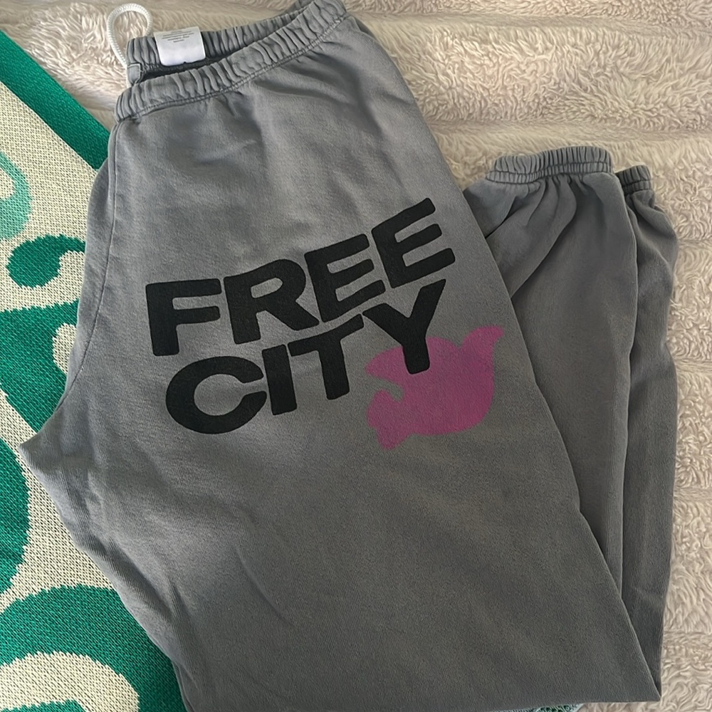 Freecity Gray and pink sweatpants size large